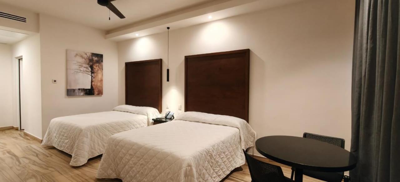 Gran Avenida, Hotel